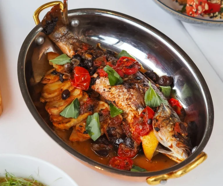 Zdrava pastrmka na roštilju sa limunom i začinima