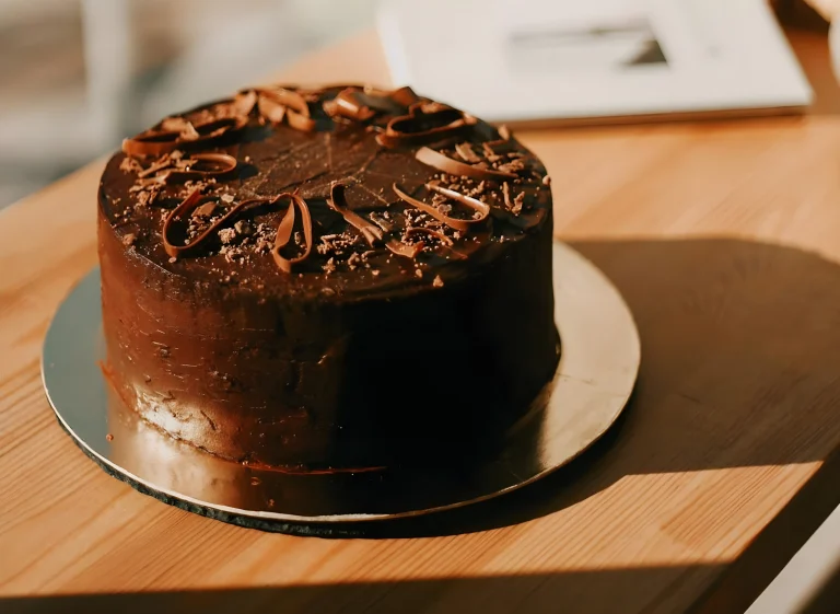 Čokoladna Banana Torta – Zdrava Poslastica bez Griže Savesti